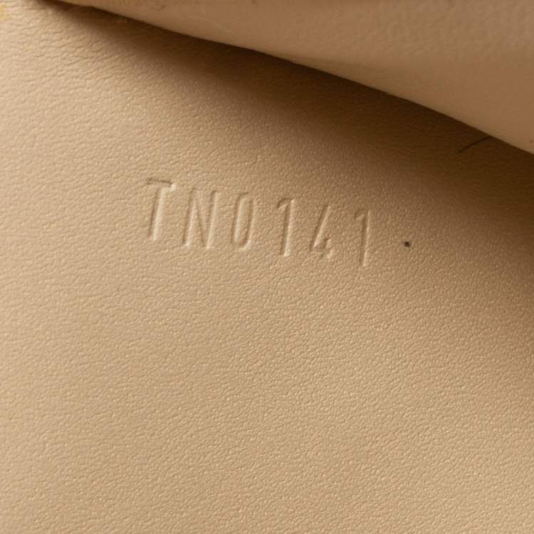 Pre Owned Louis Vuitton Blanc Corail Monogram Vernis Leather Sarah Wallet