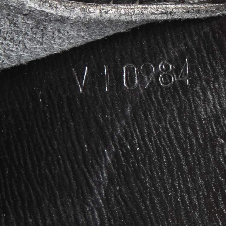 Pre Owned Louis Vuitton Black Epi Leather Cluny Bag