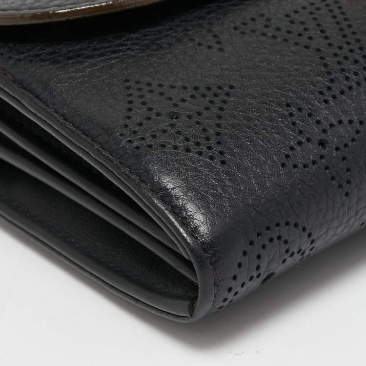 Pre Owned Louis Vuitton Black Monogram Mahina Leather Amelia Wallet