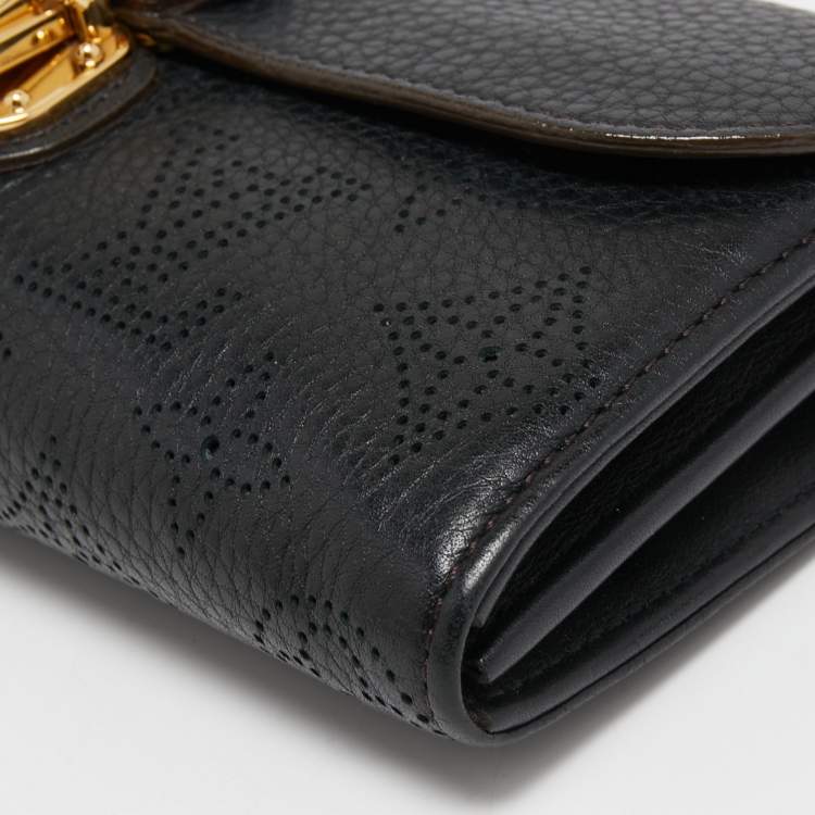 Pre Owned Louis Vuitton Black Monogram Mahina Leather Amelia Wallet