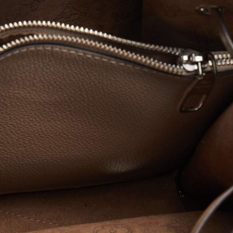 Pre Owned Louis Vuitton Gallet Monogram Mahina Leather Muria Bucket Bag