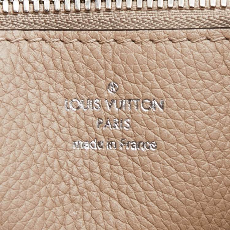 Pre Owned Louis Vuitton Gallet Monogram Mahina Leather Muria Bucket Bag