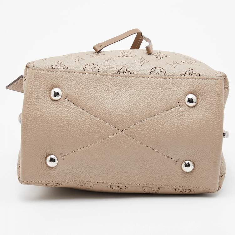 Pre Owned Louis Vuitton Gallet Monogram Mahina Leather Muria Bucket Bag