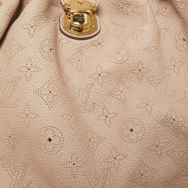 مملوكة مسبقًا Louis Vuitton Beige Monogram Mahina Leather L Bag