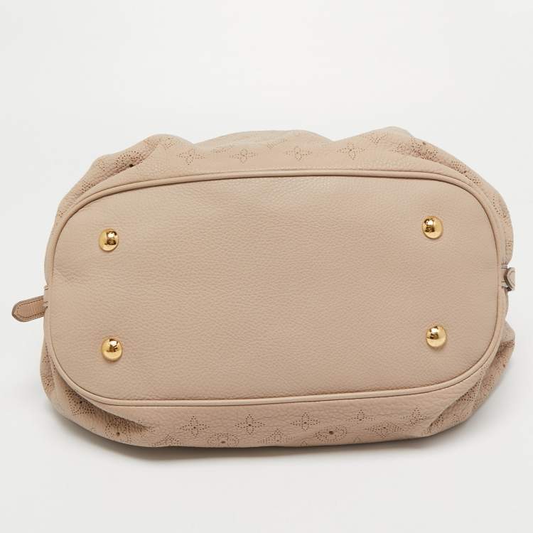 مملوكة مسبقًا Louis Vuitton Beige Monogram Mahina Leather L Bag