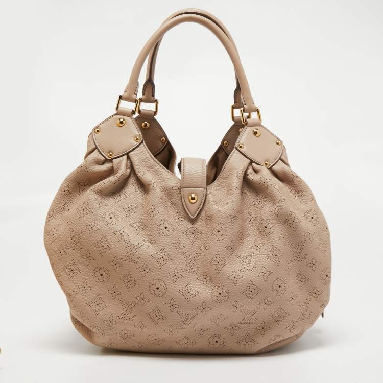 مملوكة مسبقًا Louis Vuitton Beige Monogram Mahina Leather L Bag