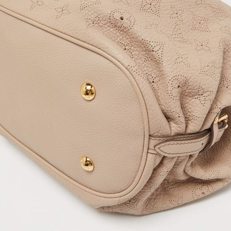 مملوكة مسبقًا Louis Vuitton Beige Monogram Mahina Leather L Bag