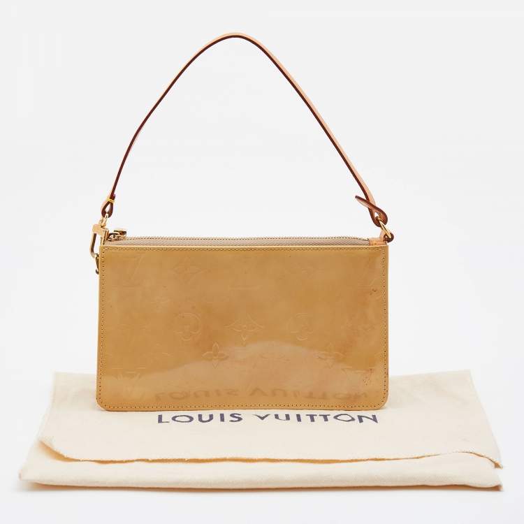 مملوكة مسبقًا Louis Vuitton Beige Monogram Vernis Lexington Pochette Bag