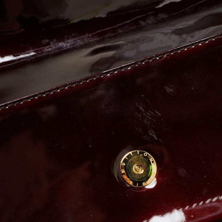 Pre Owned Louis Vuitton Amarante Patent Leather Sobe Clutch