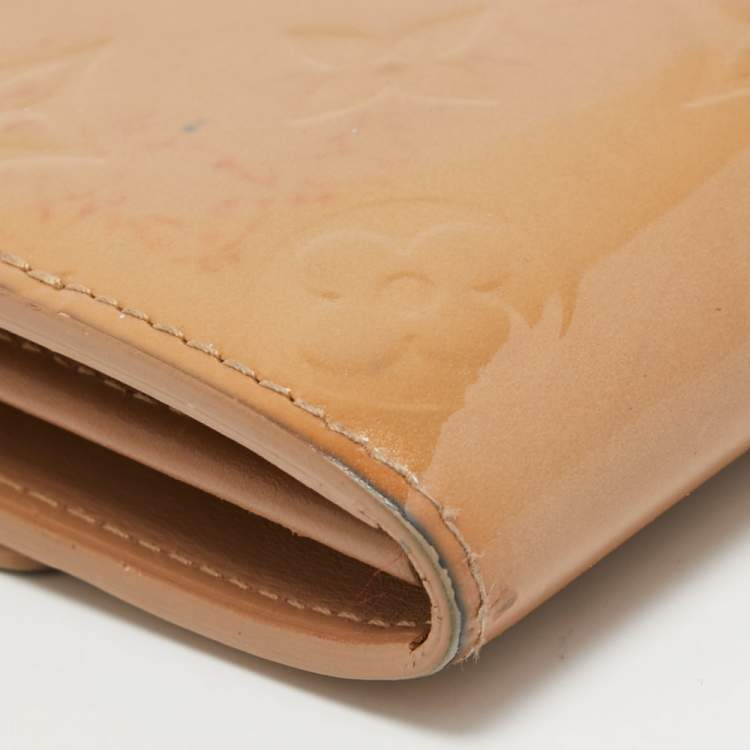 Pre Owned Louis Vuitton Noisette Monogram Vernis Sarah Wallet