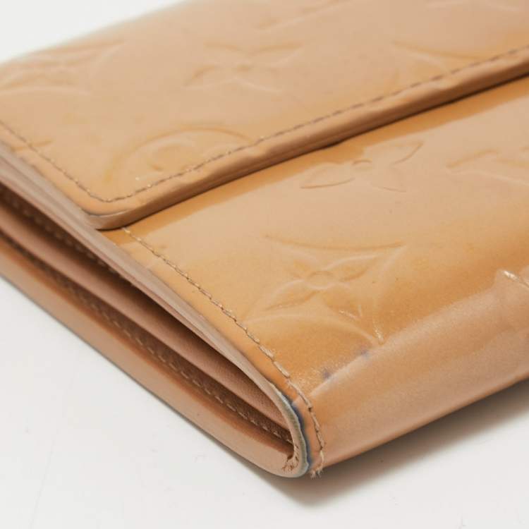 Pre Owned Louis Vuitton Noisette Monogram Vernis Sarah Wallet