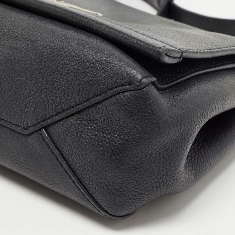Pre Owned Louis Vuitton Black Leather Lockme II Bag