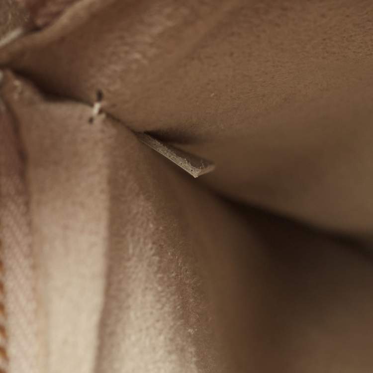 مملوكة مسبقًا Louis Vuitton White Epi Leather Lovelock NeoNoe MM Bag