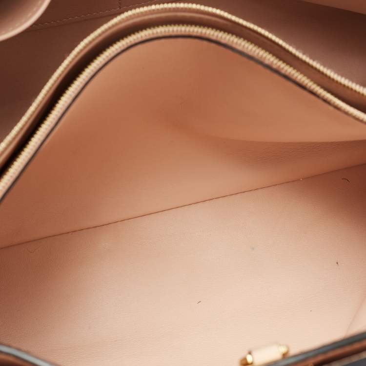 مملوكة مسبقًا Louis Vuitton Blue Marine Leather Milla MM Bag