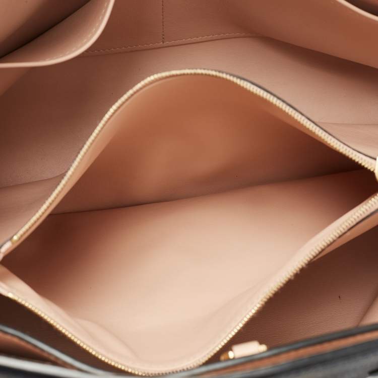 مملوكة مسبقًا Louis Vuitton Blue Marine Leather Milla MM Bag