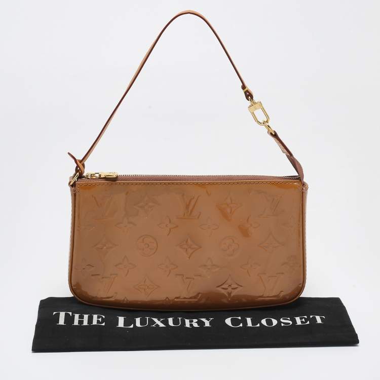 Pre Owned Louis Vuitton Beige Monogram Vernis Leather Pochette Accessoires Shoulder Bag