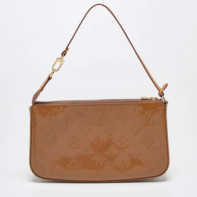 Pre Owned Louis Vuitton Beige Monogram Vernis Leather Pochette Accessoires Shoulder Bag