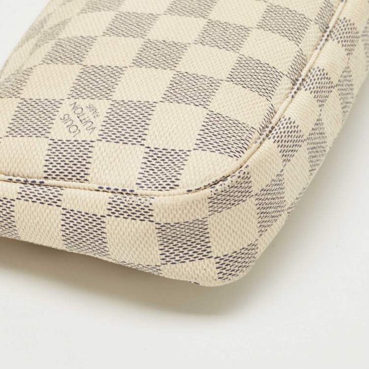 مملوكة مسبقًا Louis Vuitton White Damier Azur Canvas Pochette Accessoires Shoulder Bag