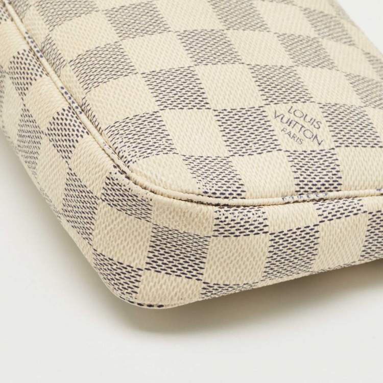مملوكة مسبقًا Louis Vuitton White Damier Azur Canvas Pochette Accessoires Shoulder Bag