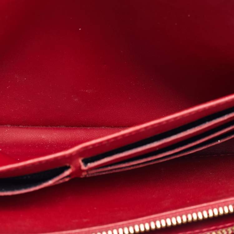 مملوكة مسبقًا Louis Vuitton Pomme D’amour Monogram Vernis Sarah Wallet
