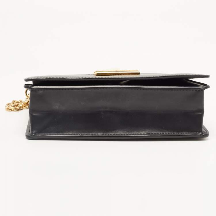مملوكة مسبقًا Louis Vuitton Black Epi Leather Twist Belt Wallet On Chain