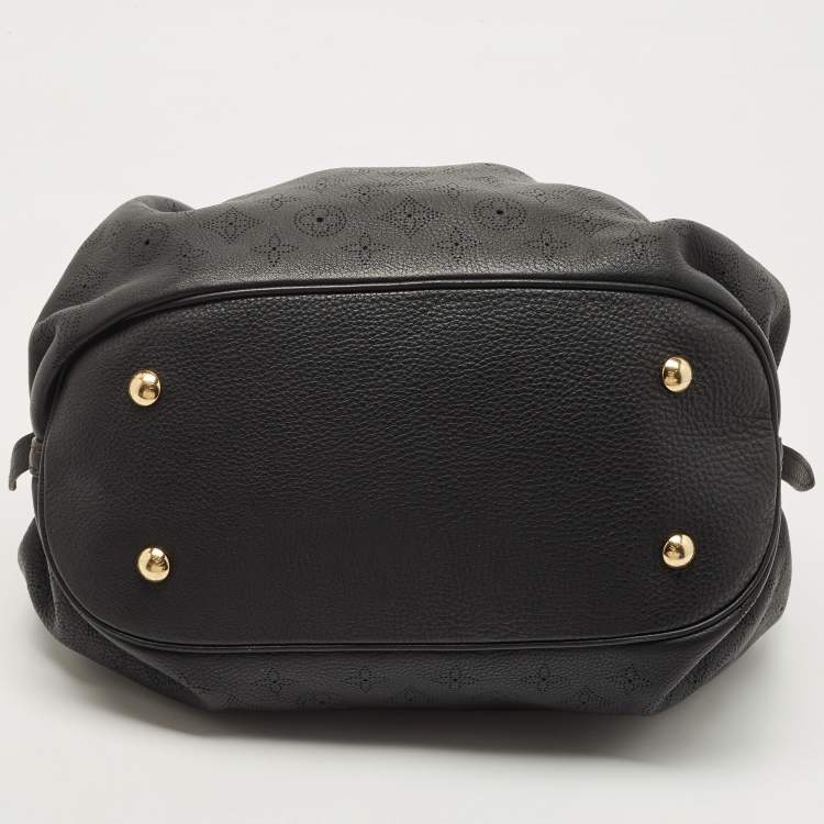 Pre Owned Louis Vuitton Black Monogram Mahina Leather Surya L Bag