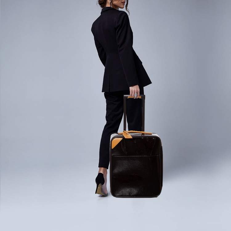 مملوكة مسبقًا Louis Vuitton Amarante Monogram Vernis Pegase 45 Suitcase
