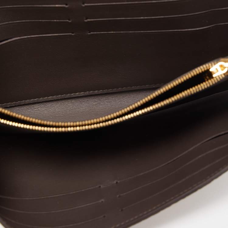 Louis Vuitton Capucines Wallet in Galet for Women