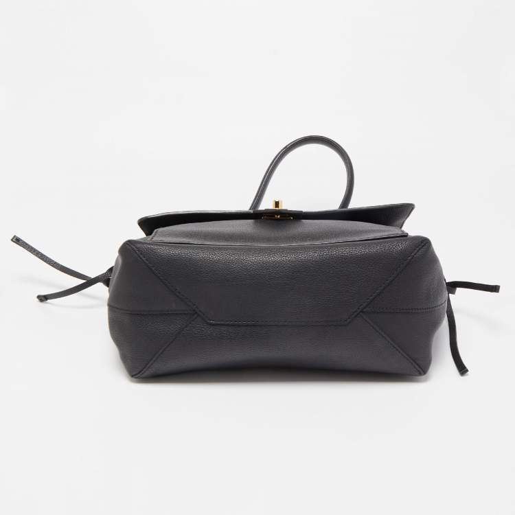 Pre Owned Louis Vuitton Black Leather Lockme MM Bag