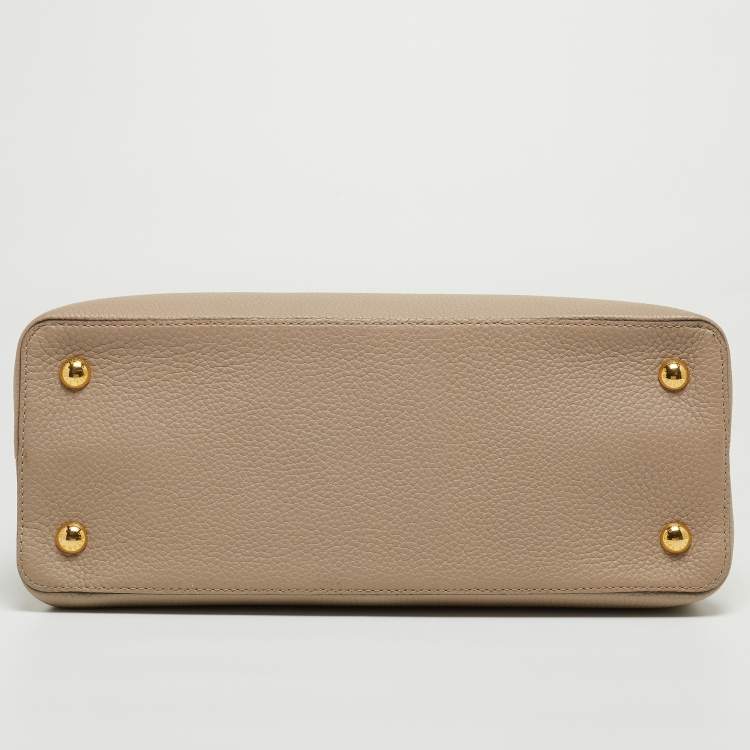 Pre Owned Louis Vuitton Beige Leather Capucines MM Bag