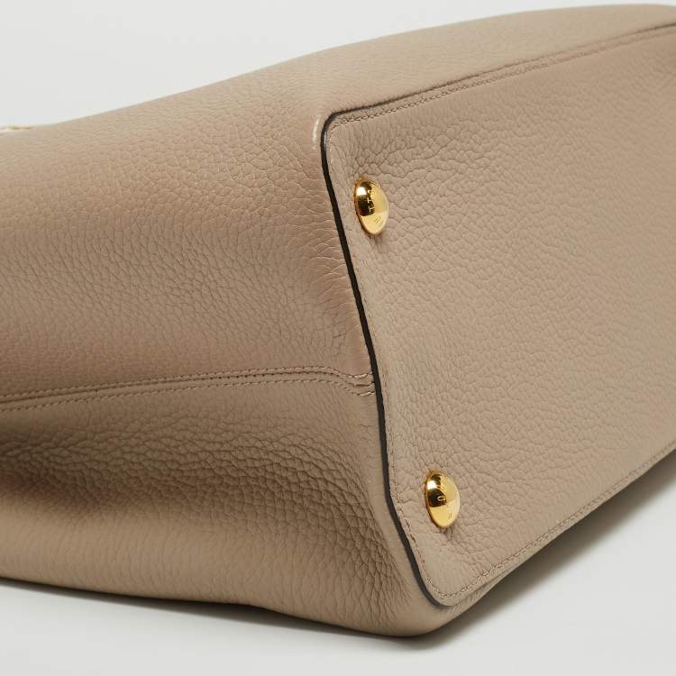 Pre Owned Louis Vuitton Beige Leather Capucines MM Bag
