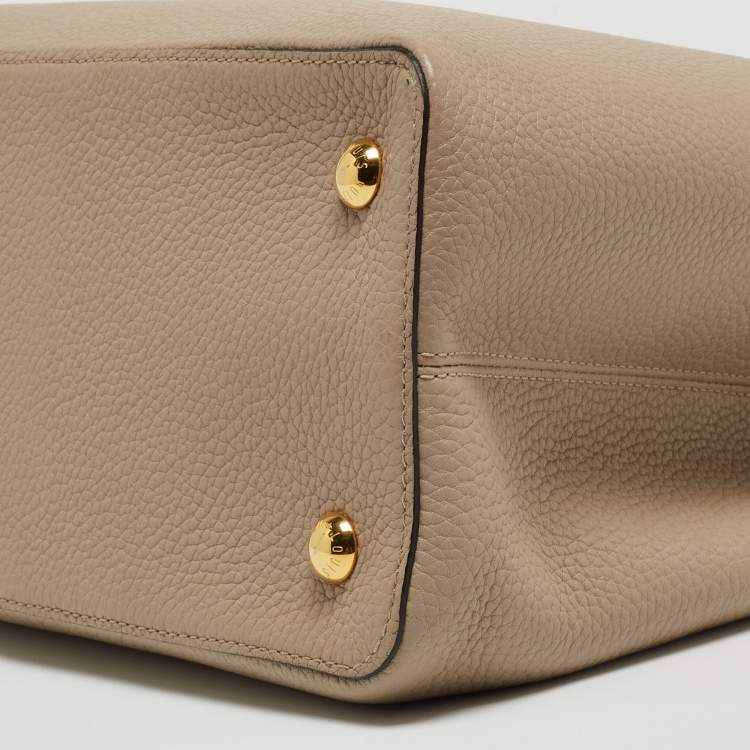 Pre Owned Louis Vuitton Beige Leather Capucines MM Bag