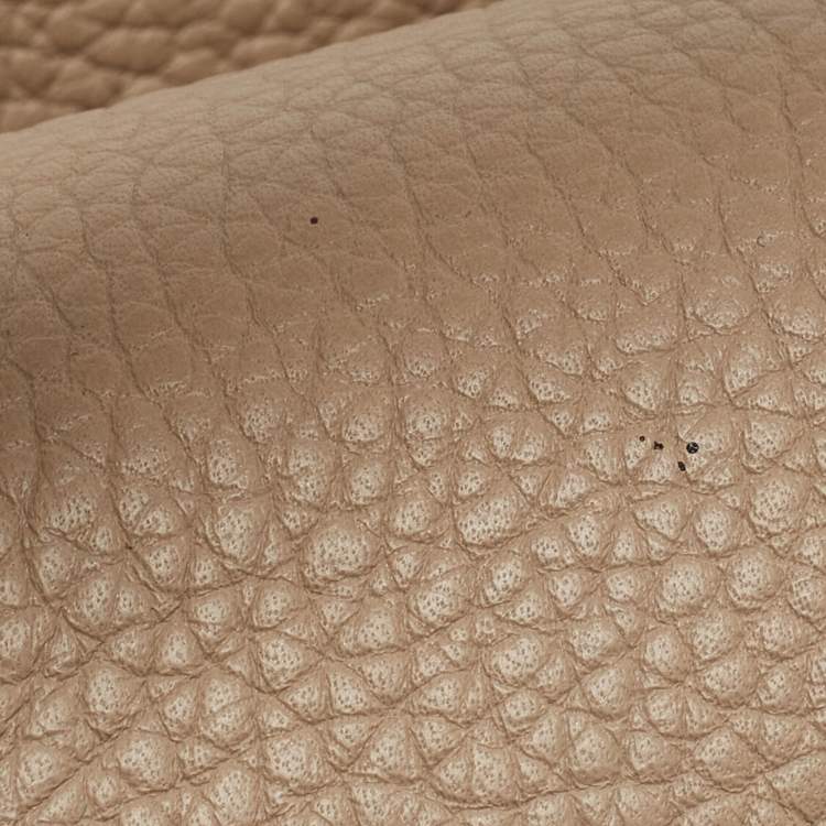 Pre Owned Louis Vuitton Beige Leather Capucines MM Bag