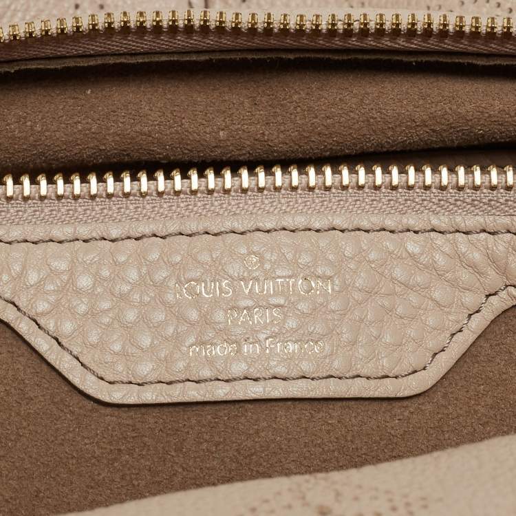 مملوكة مسبقًا Louis Vuitton Sandy Monogram Mahina Leather Selene MM Bag