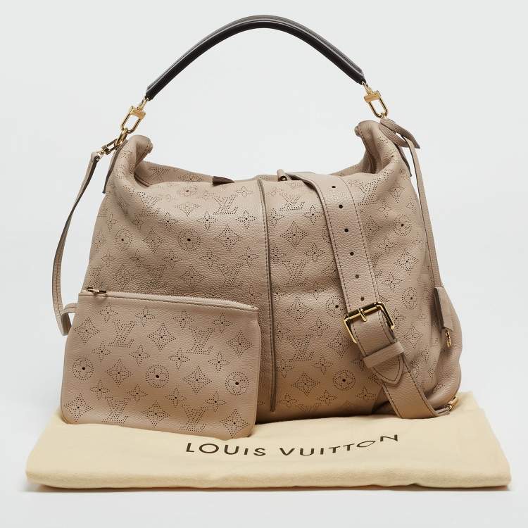مملوكة مسبقًا Louis Vuitton Sandy Monogram Mahina Leather Selene MM Bag