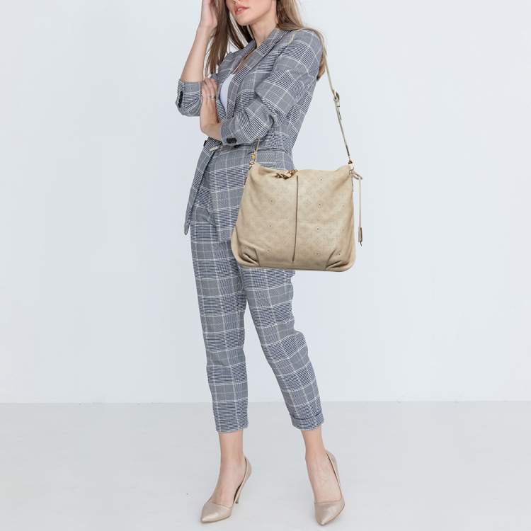 مملوكة مسبقًا Louis Vuitton Sandy Monogram Mahina Leather Selene MM Bag