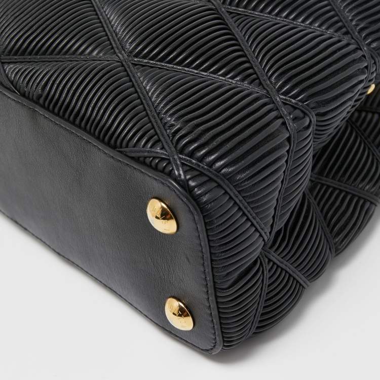 Pre Owned Louis Vuitton Black Quilted Leather Capucines BB Bag