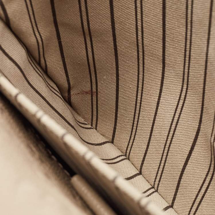 مملوكة مسبقًا Louis Vuitton Tourterelle Monogram Empreinte Leather Pochette Metis Bag