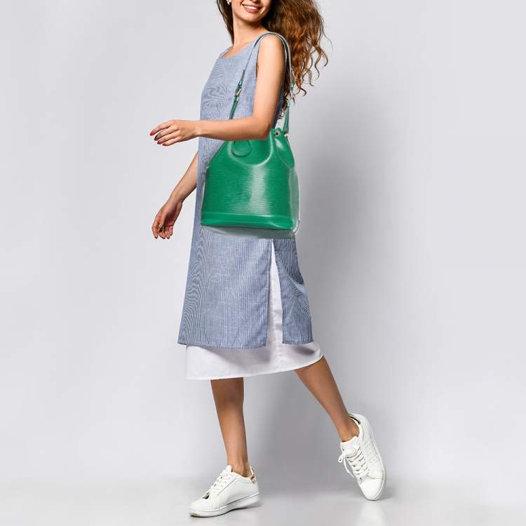 مملوكة مسبقًا Louis Vuitton Borneo Green Epi Leather Noe Bag