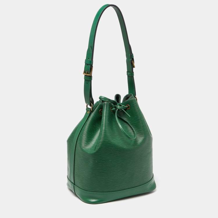 مملوكة مسبقًا Louis Vuitton Borneo Green Epi Leather Noe Bag