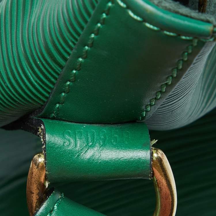 مملوكة مسبقًا Louis Vuitton Borneo Green Epi Leather Noe Bag