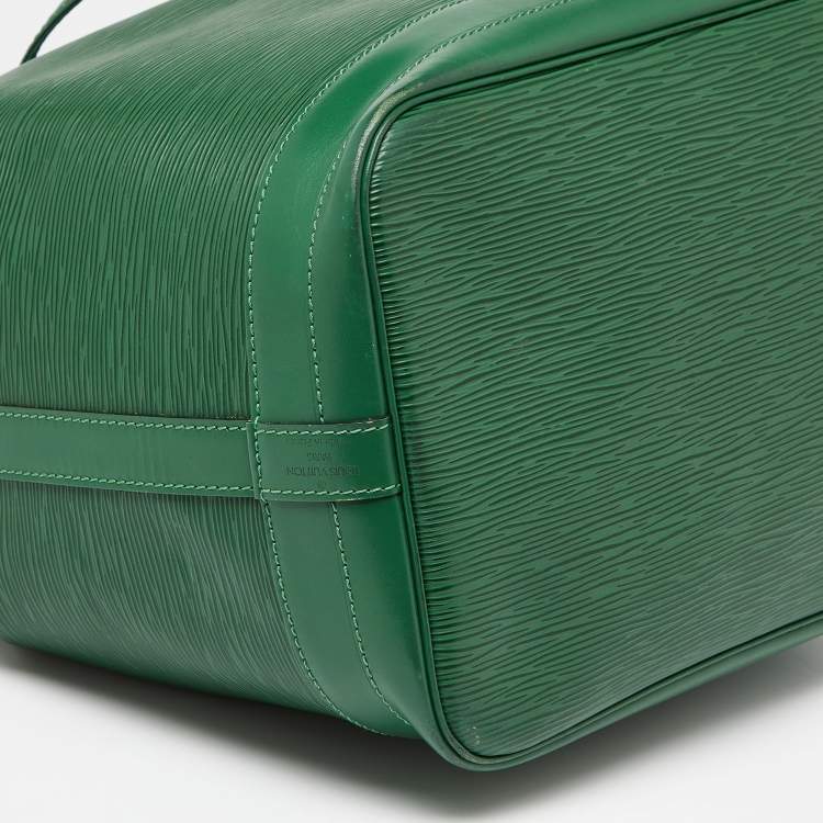 مملوكة مسبقًا Louis Vuitton Borneo Green Epi Leather Noe Bag