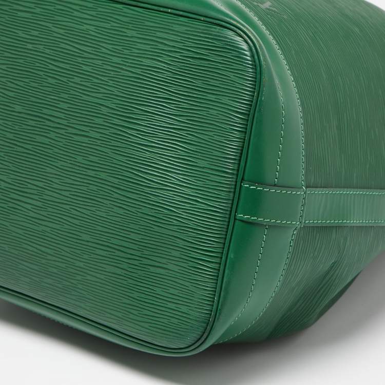 مملوكة مسبقًا Louis Vuitton Borneo Green Epi Leather Noe Bag