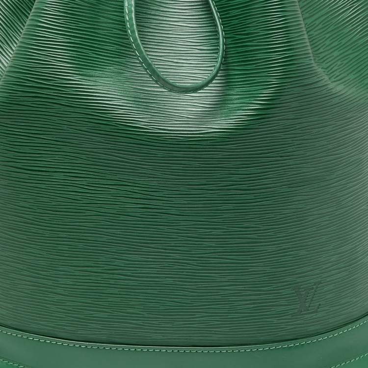 مملوكة مسبقًا Louis Vuitton Borneo Green Epi Leather Noe Bag