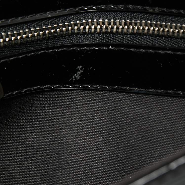 مملوكة مسبقًا Louis Vuitton Black Electric Epi Leather Sobe Clutch