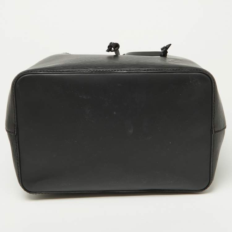 مملوكة مسبقًا Louis Vuitton Black Epi Leather NeoNoe MM Bag