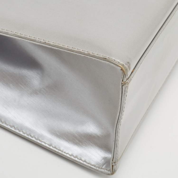 Pre Owned Salvatore Ferragamo Silver Leather Metal Frame Top Handle Bag