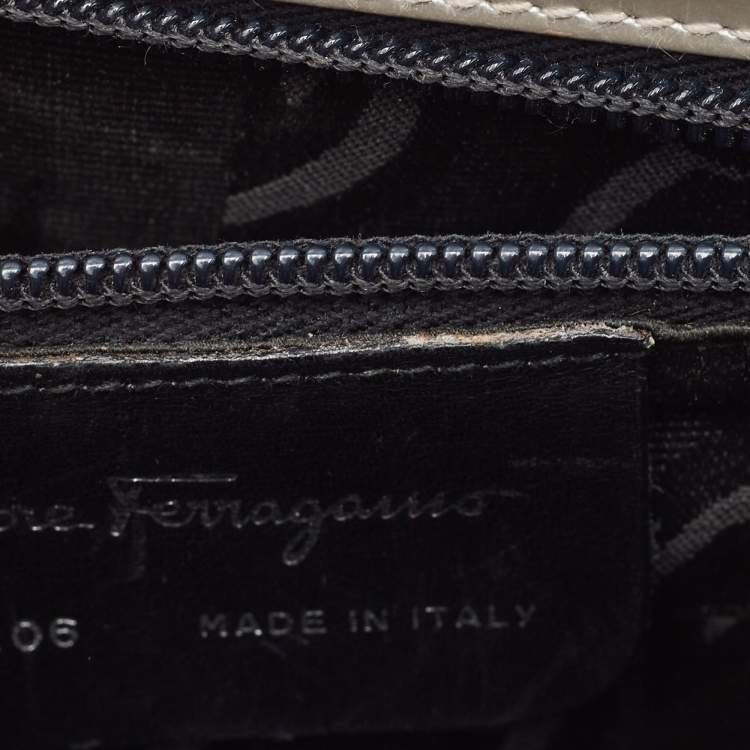 Pre Owned Salvatore Ferragamo Silver Leather Metal Frame Top Handle Bag