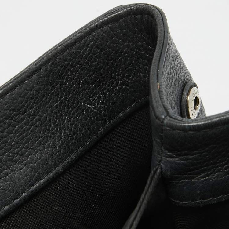 مملوكة مسبقًا Louis Vuitton Black Leather Lockme II Bag