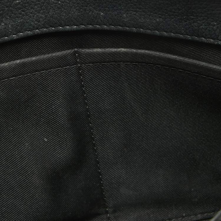 مملوكة مسبقًا Louis Vuitton Black Leather Lockme II Bag
